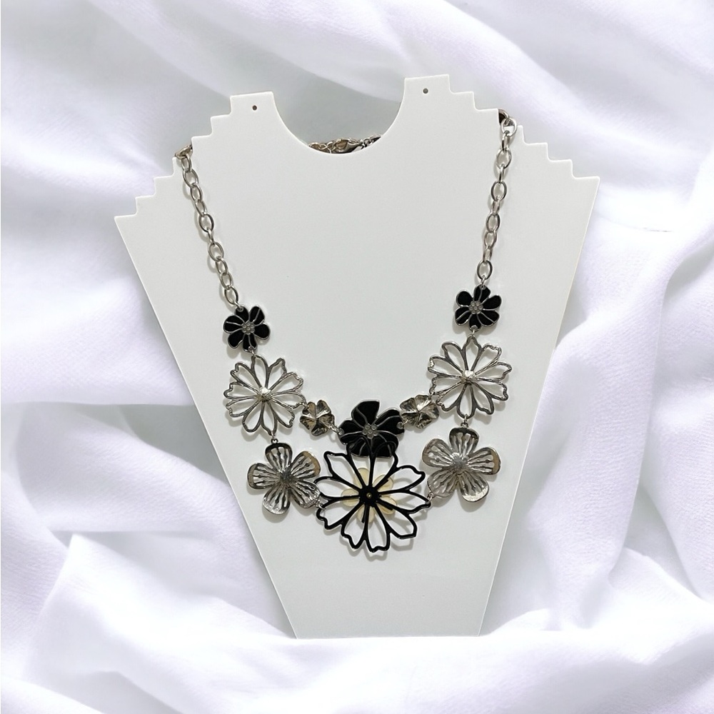3/$17 NWOT New York & Co Statement necklace